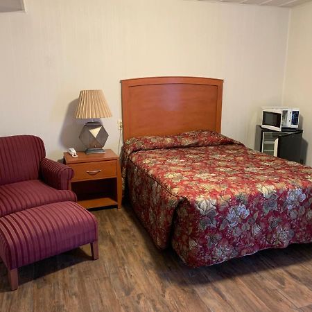 Baker'S Motel Norwich Екстер'єр фото