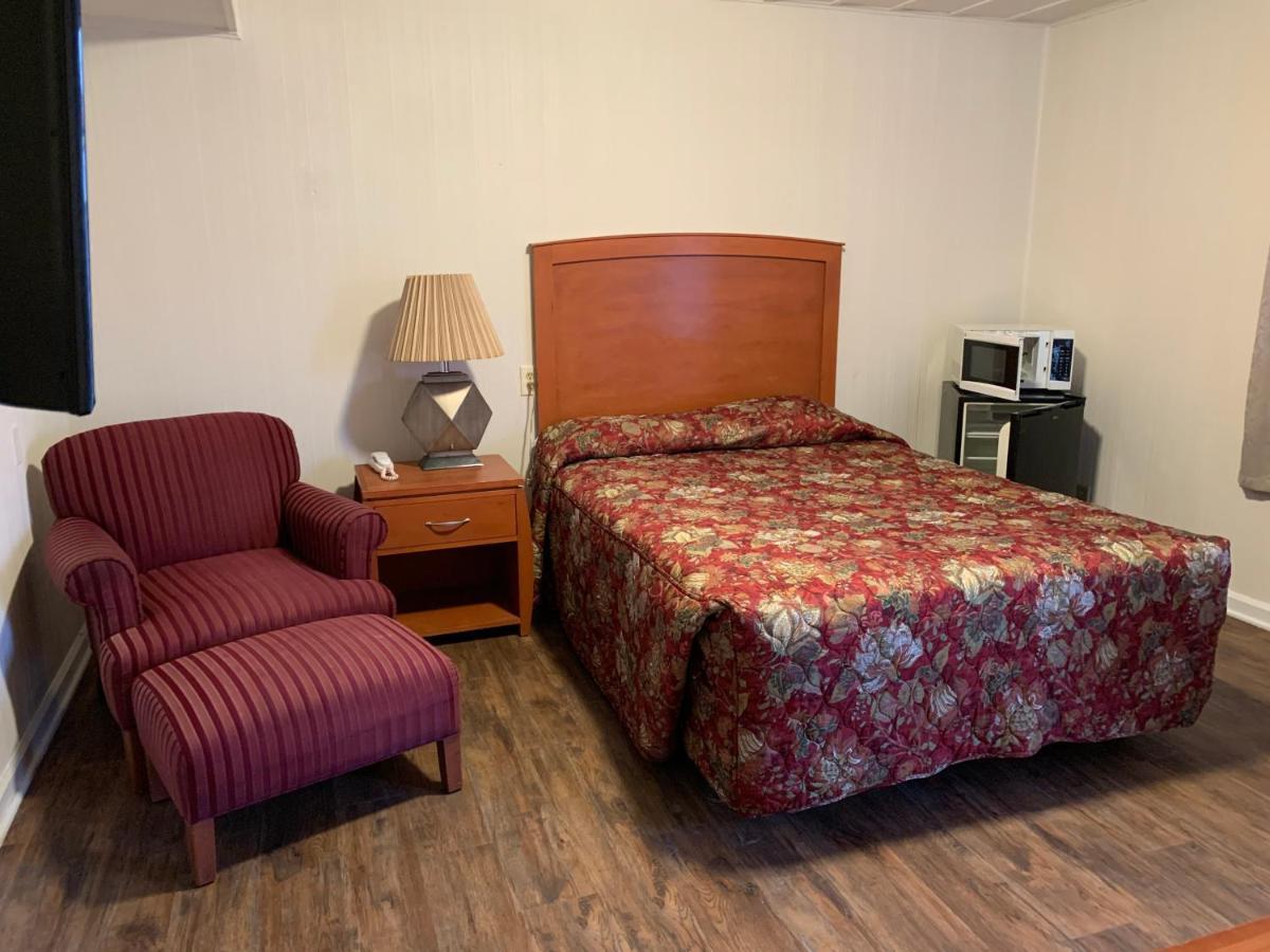 Baker'S Motel Norwich Екстер'єр фото